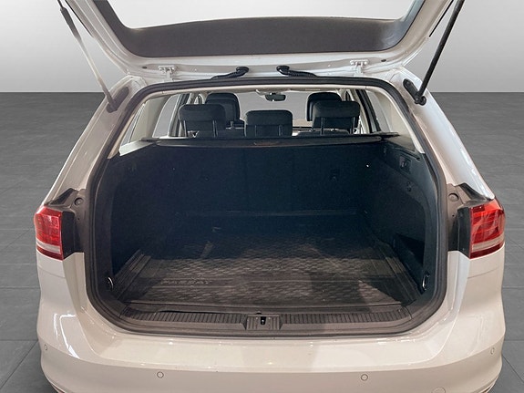 Volkswagen Passat 16 of 16