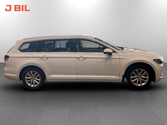 Volkswagen Passat 14 of 16