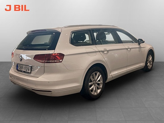 Volkswagen Passat 3 of 16