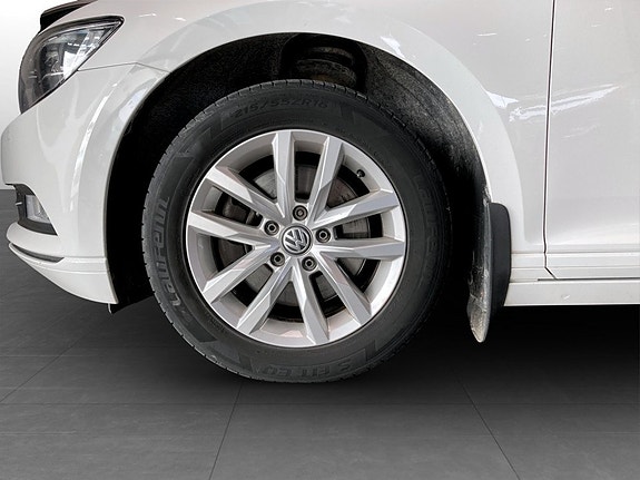 Volkswagen Passat 15 of 16