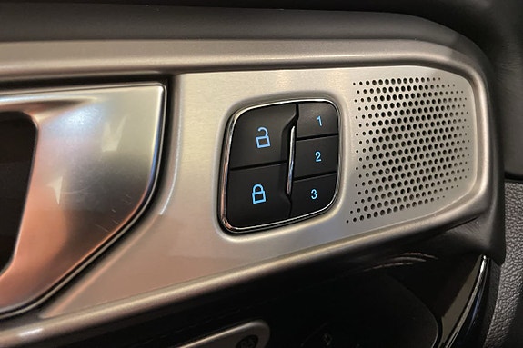 Ford Explorer 16 of 20
