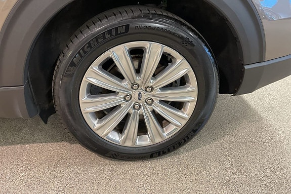 Ford Explorer 12 of 20