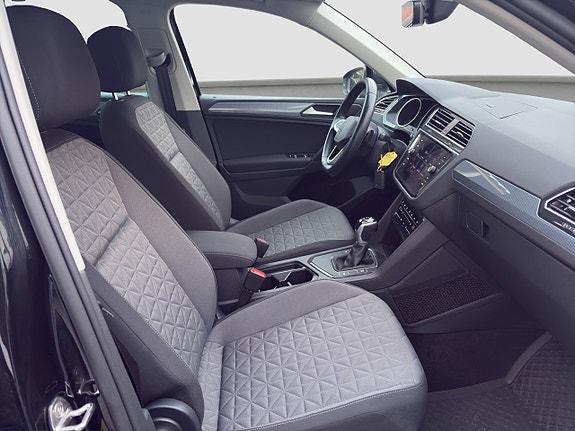 Volkswagen Tiguan 12 of 21
