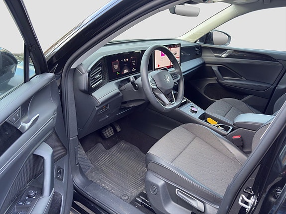 Volkswagen Tiguan 10 of 21