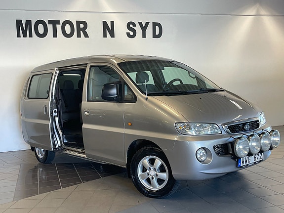 Hyundai H-1 4 of 16