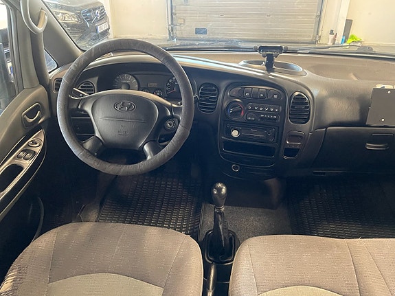 Hyundai H-1 10 of 16