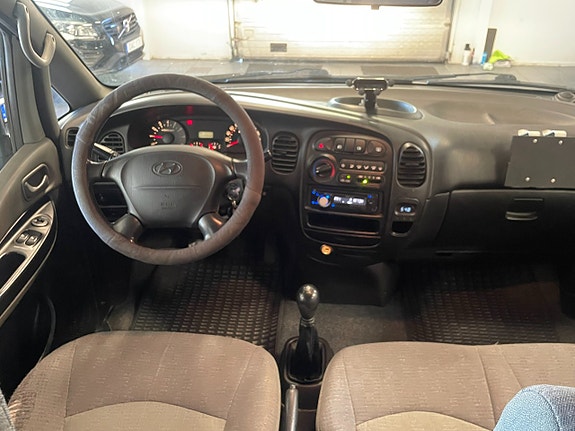 Hyundai H-1 16 of 16