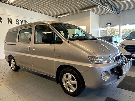 Hyundai H-1 8 of 16