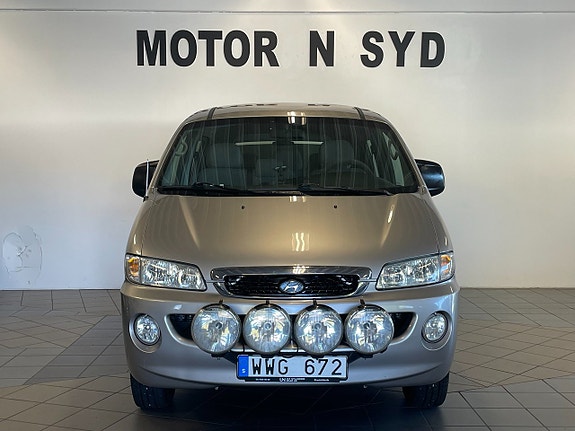Hyundai H-1 3 of 16