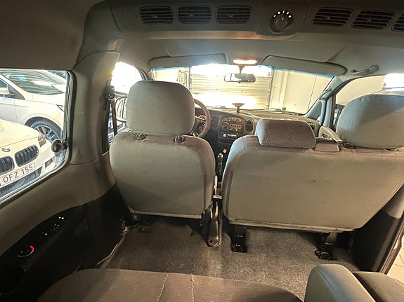 Hyundai H-1 14 of 16