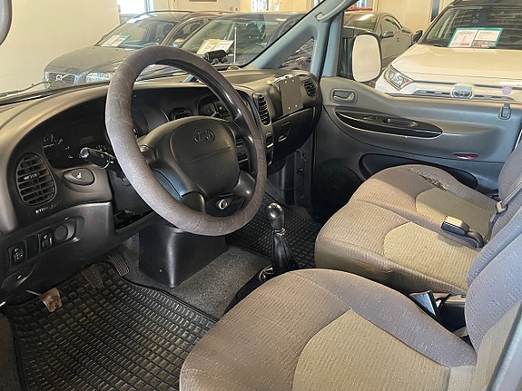 Hyundai H-1 13 of 16
