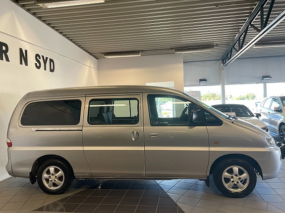 Hyundai H-1 6 of 16