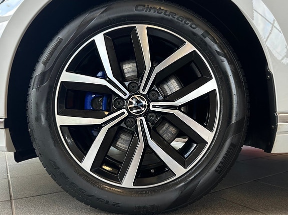 Volkswagen Passat 9 of 16