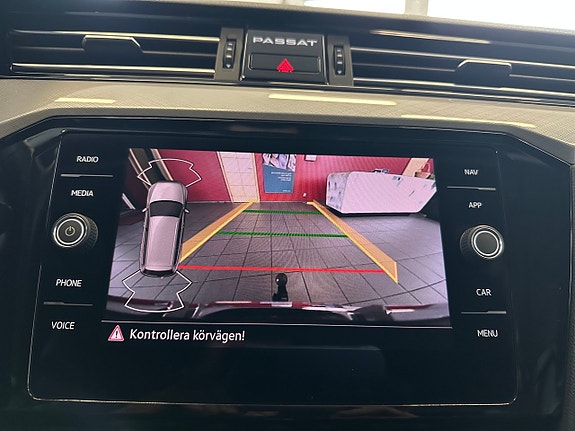 Volkswagen Passat 16 of 16