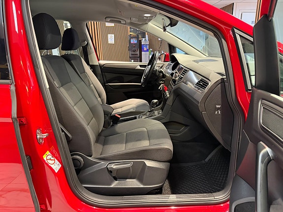 Volkswagen Golf Sportsvan 22 of 29
