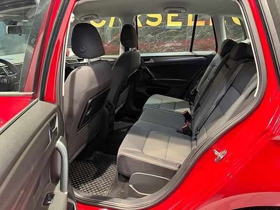 Volkswagen Golf Sportsvan 21 of 29