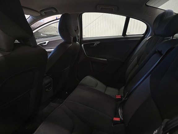 Volvo S60 12 of 23