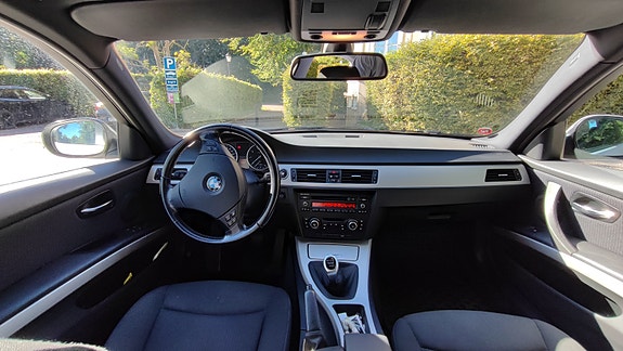 BMW 318i 5 of 9