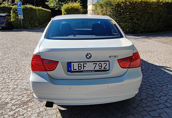 BMW 318i 3 of 9