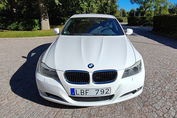 BMW 318i 2 of 9