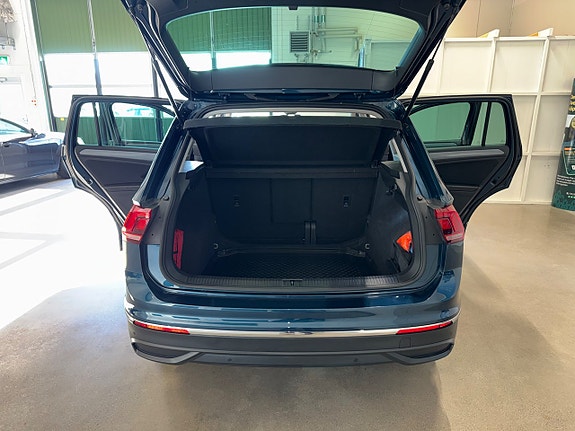 Volkswagen Tiguan 10 of 21