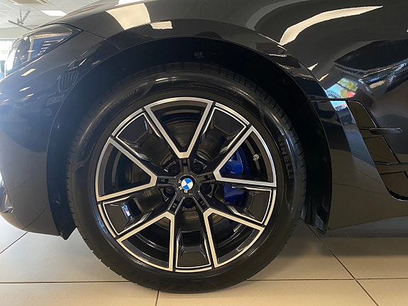 BMW i4 2 of 11