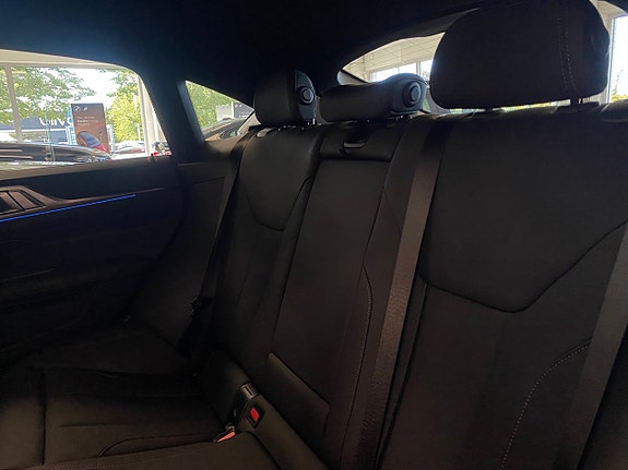 BMW i4 8 of 11