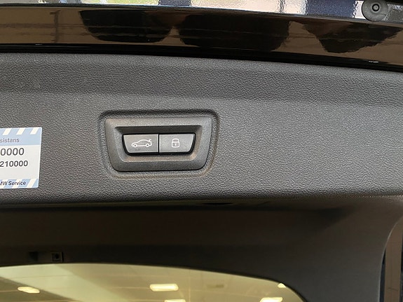 BMW i4 9 of 11