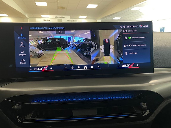 BMW i4 7 of 11