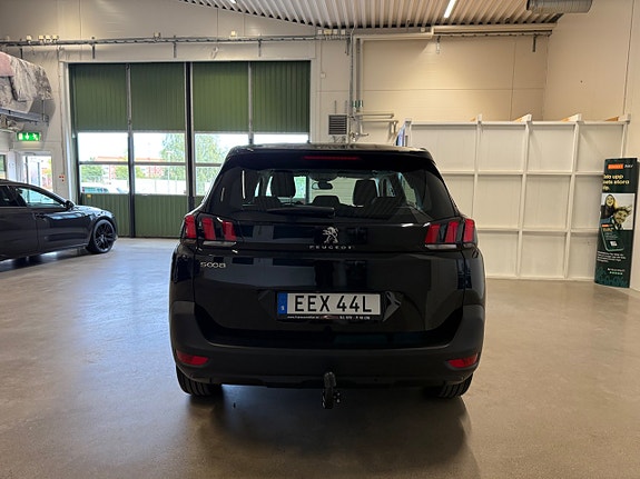 Peugeot 5008 2 of 23