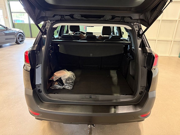 Peugeot 5008 10 of 23