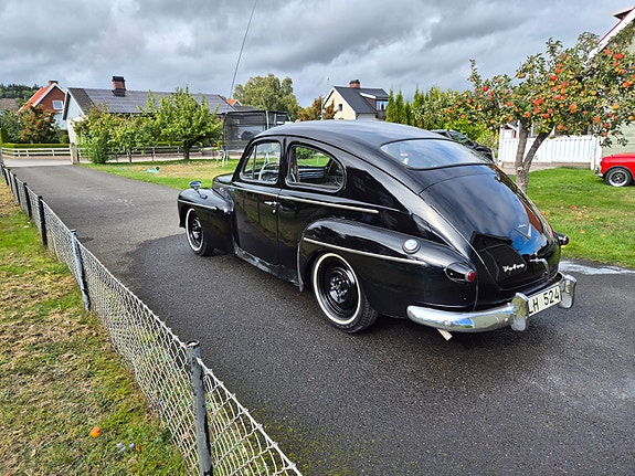 Volvo PV 3 of 11