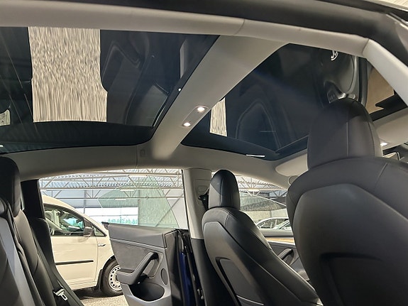 Tesla Model 3 20 of 24