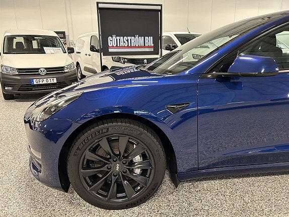 Tesla Model 3 10 of 24