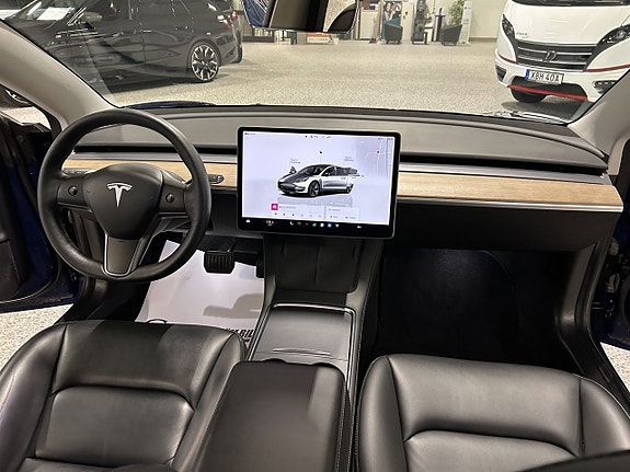 Tesla Model 3 19 of 24