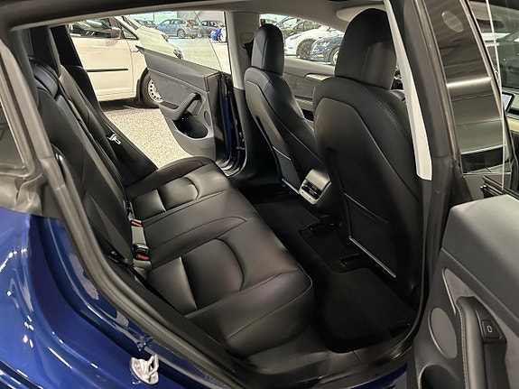 Tesla Model 3 17 of 24