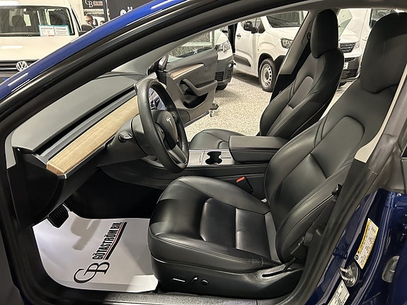 Tesla Model 3 11 of 24