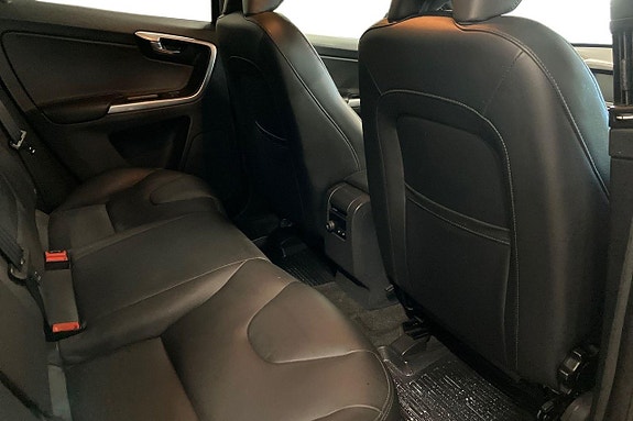 Volvo XC60 11 of 27