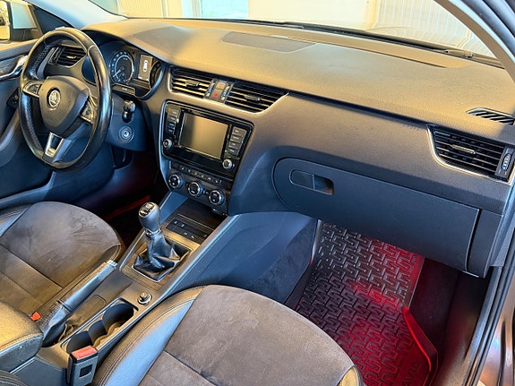 Skoda Octavia Scout 21 of 30