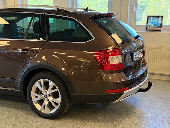 Skoda Octavia Scout 12 of 30