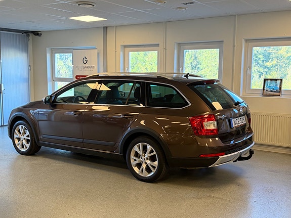 Skoda Octavia Scout 8 of 30