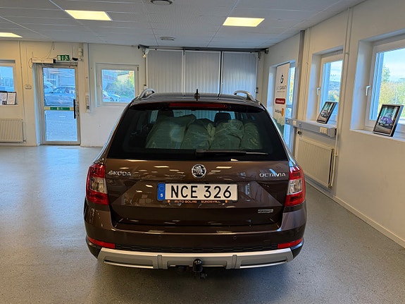 Skoda Octavia Scout 9 of 30