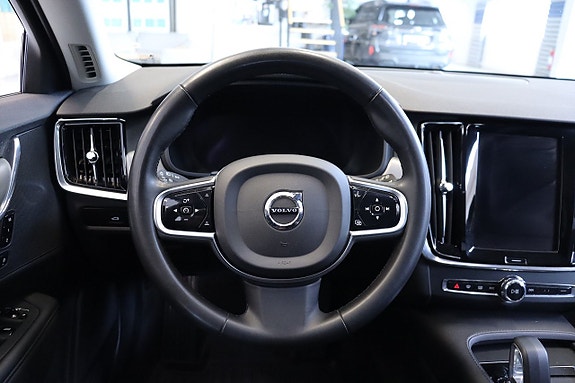 Volvo V90 Cross Country 7 of 18