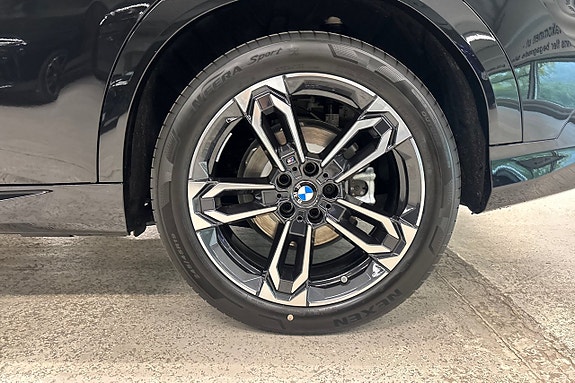 BMW iX2 16 of 19