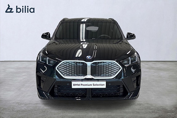 BMW iX2 5 of 19