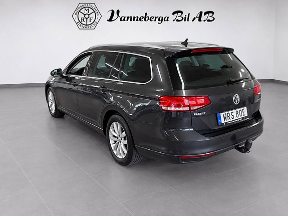 Volkswagen Passat 4 of 8