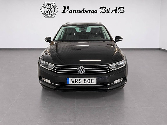 Volkswagen Passat 2 of 8