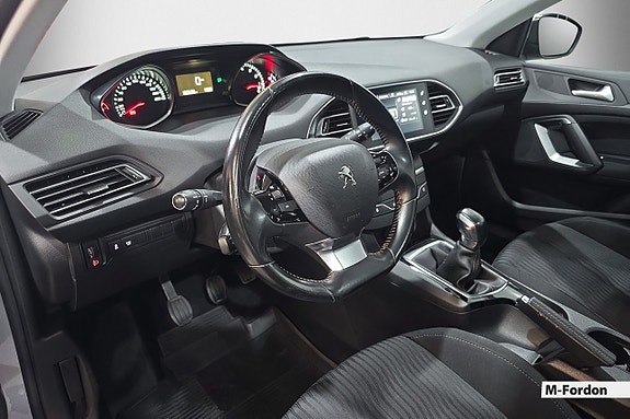 Peugeot 308 SW 10 of 17
