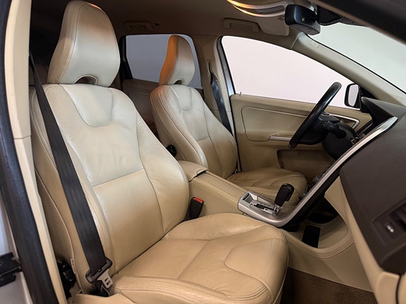 Volvo XC60 12 of 28