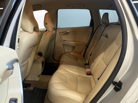 Volvo XC60 15 of 28